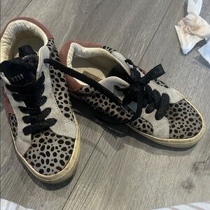 Steve Madden Black and Tan Spotted Sneakers